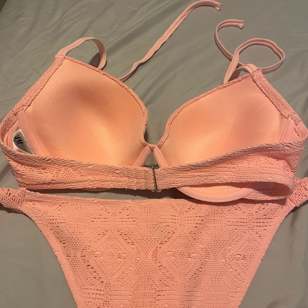 Bikini - Picture 3 of 6